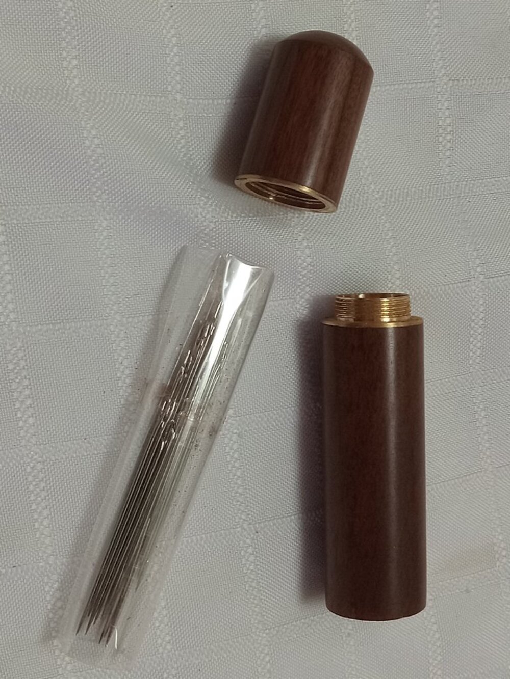 Little needles container in a vintage style - NEW